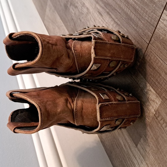 Circle G distressed leather bootie - Picture 6 of 11